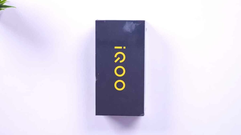 iQOO Z7 5G India Retail Box