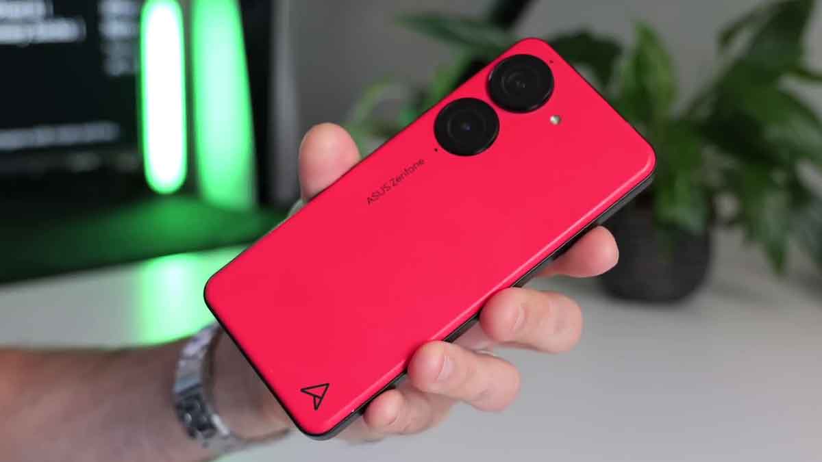 Asus Zenfone 10 Eclipse Red color closer look from back